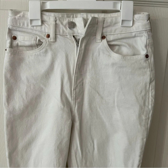 H & M Women’s High-Rise White Cuffed Denim Jeans Pants Size 2 - Picture 2 of 12